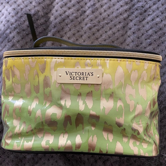 Acheter Trousse de maquillage 3 pièces, LéOpard - Commander